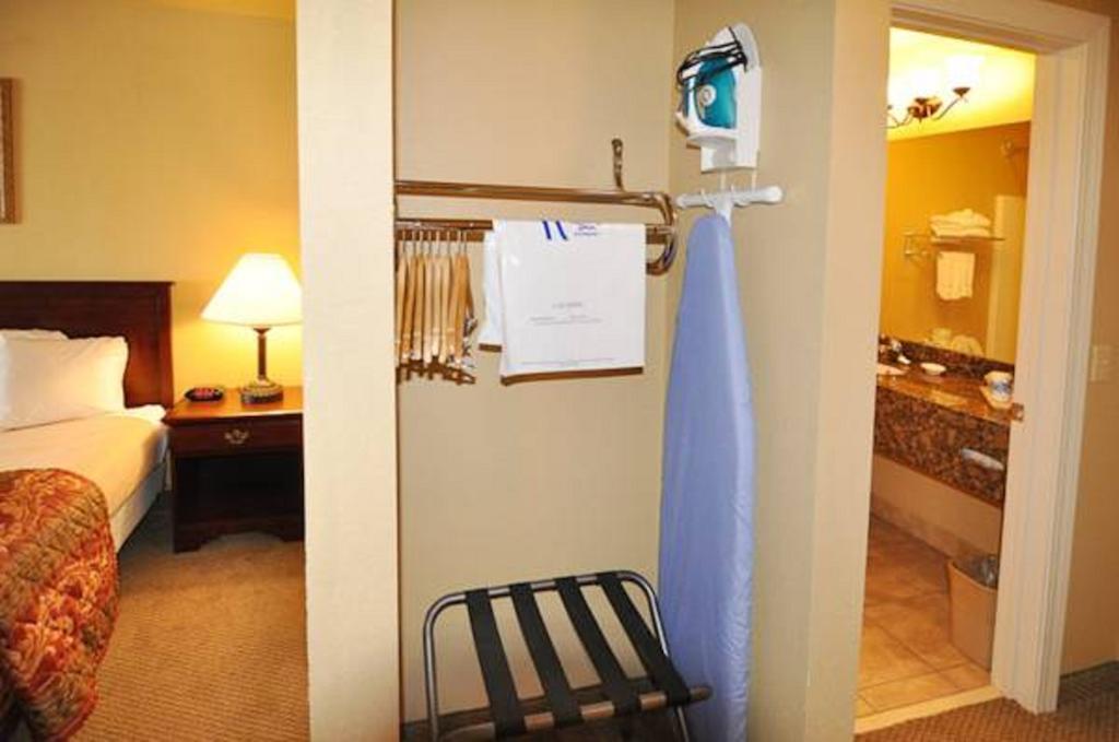 Econo Lodge Inn & Suites Greenbrier Habitación foto